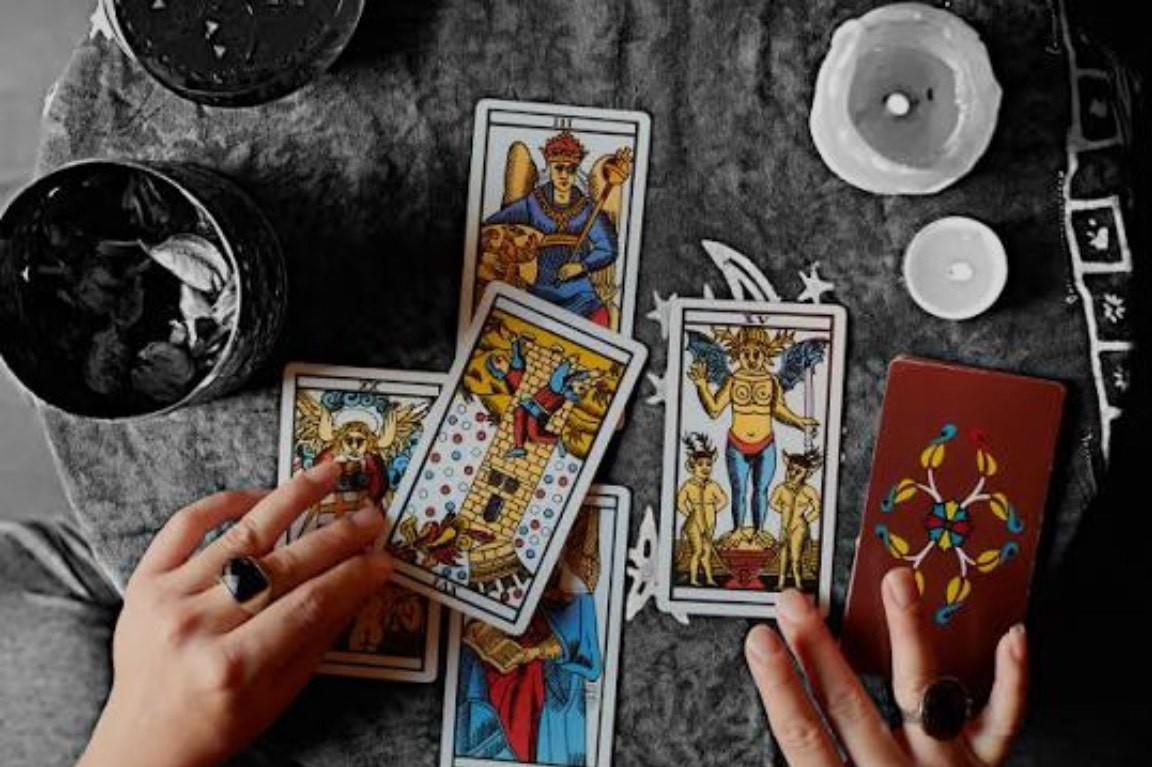 Illustrative image for Tarot Card Reading